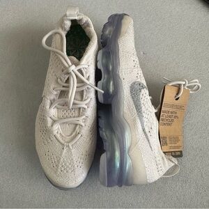 Nike Women's Air Vapormax 2023 FlyKnit Sneakers  Size 6.5.    NWT